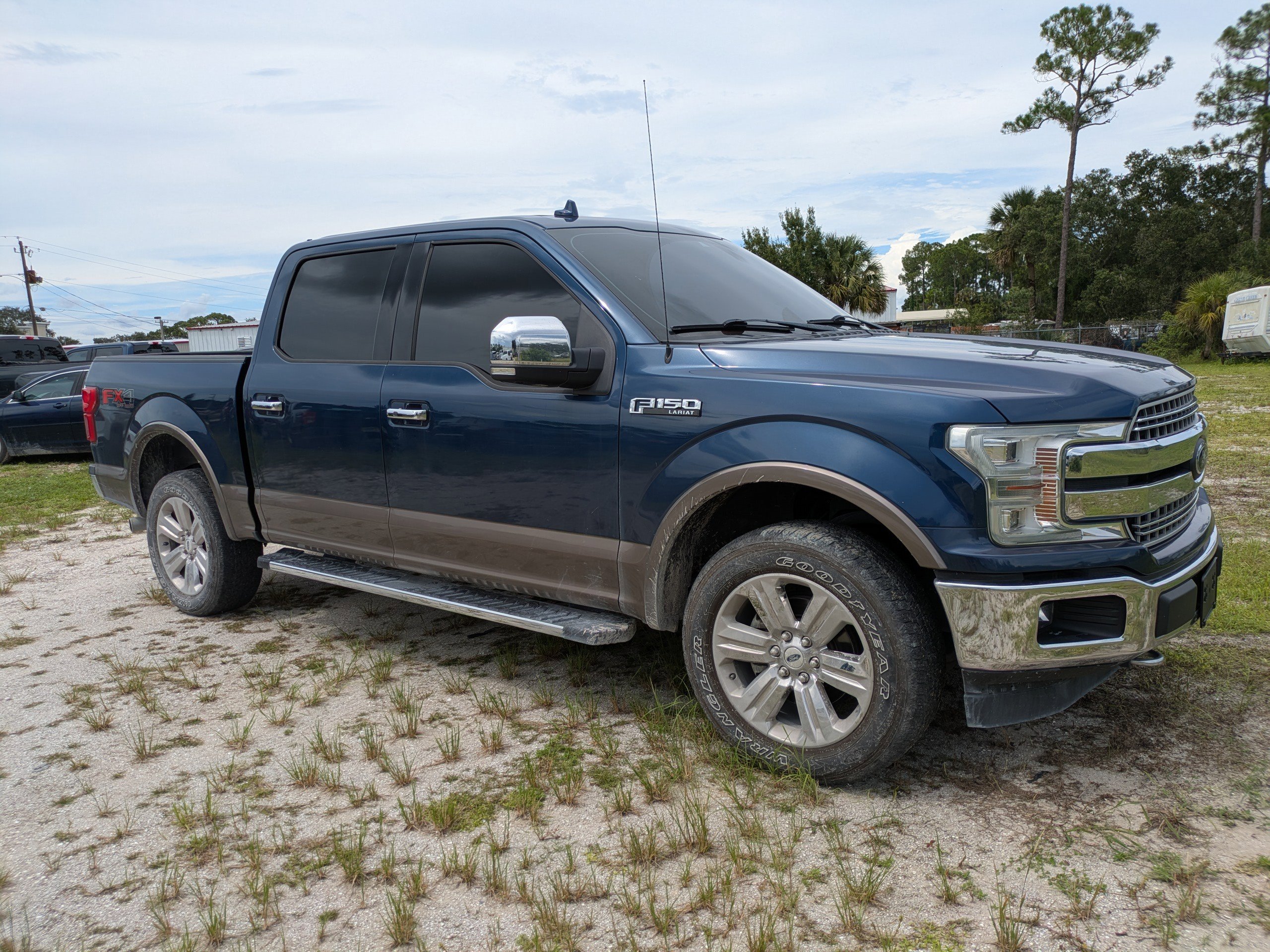 2019 Ford F-150 Lariat photo 2