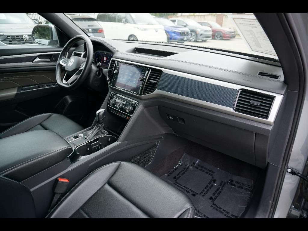 2021 Volkswagen Atlas Cross Sport V6 SEL photo 17
