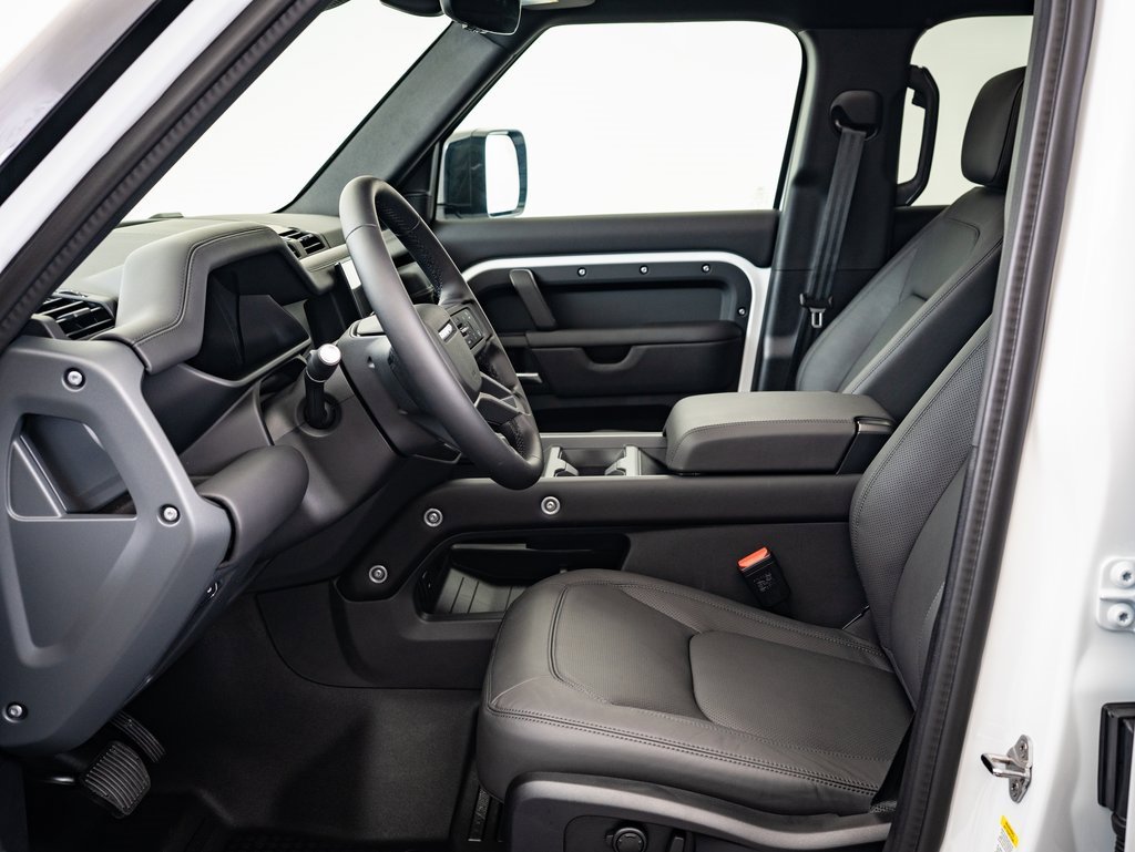 2025 Land Rover Defender 110 X-Dynamic SE photo 16