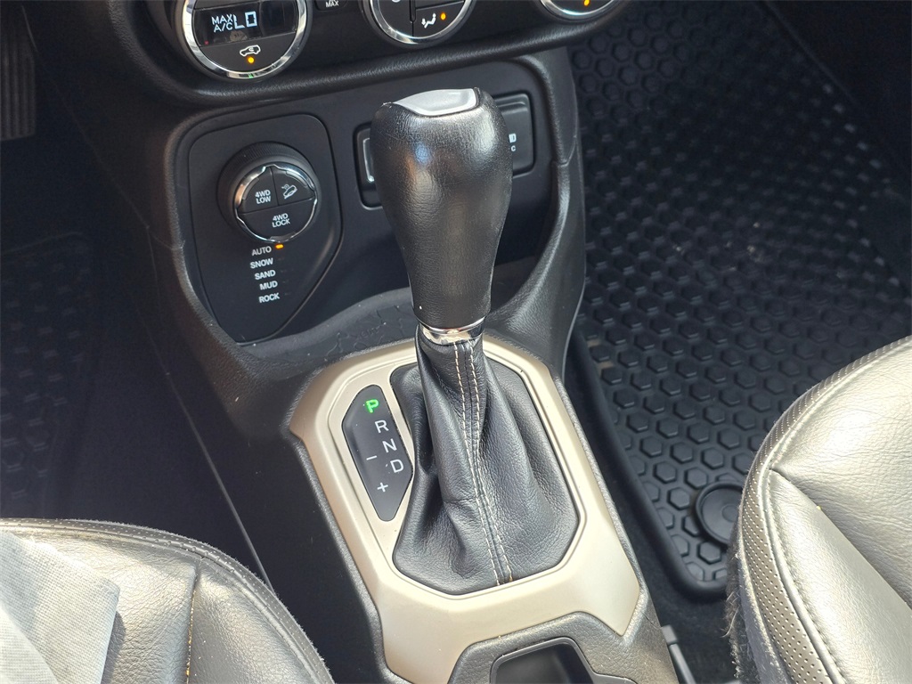 2017 Jeep Renegade Trailhawk photo 23