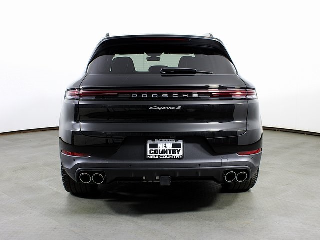 2025 Porsche Cayenne S photo 6