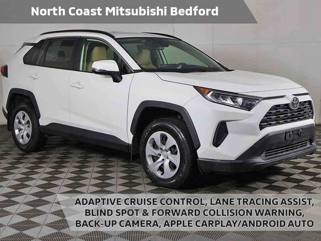 2021 Toyota RAV4 LE's photo