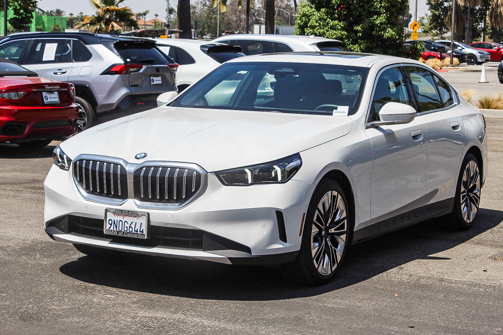 Used 2024 Alpine White BMW 530i image 3
