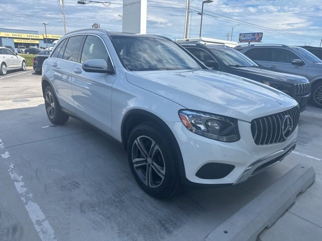 2016 Mercedes Benz GLC 300 4MATIC photo 4