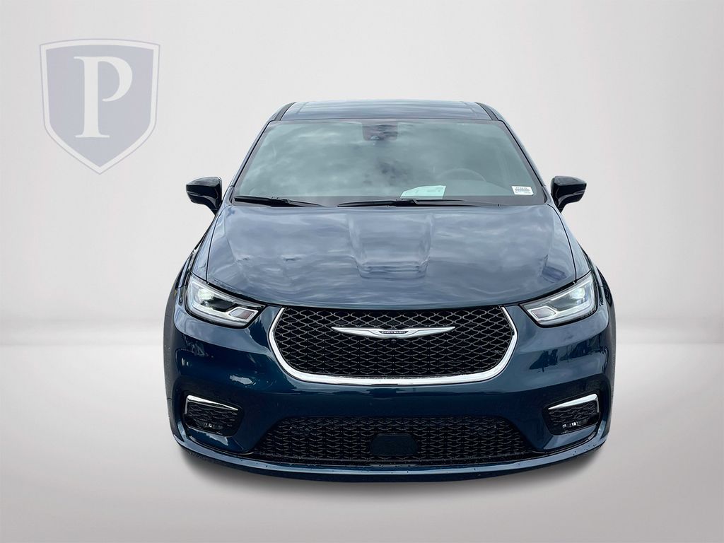 2025 Chrysler Pacifica photo 2
