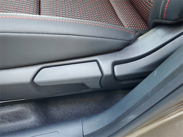 2025 Nissan Kicks SR photo 11