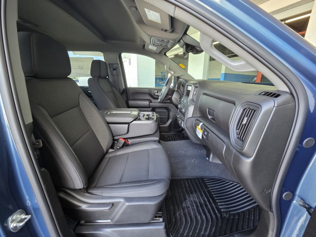 2025 Chevrolet Silverado 2500HD Custom photo 44