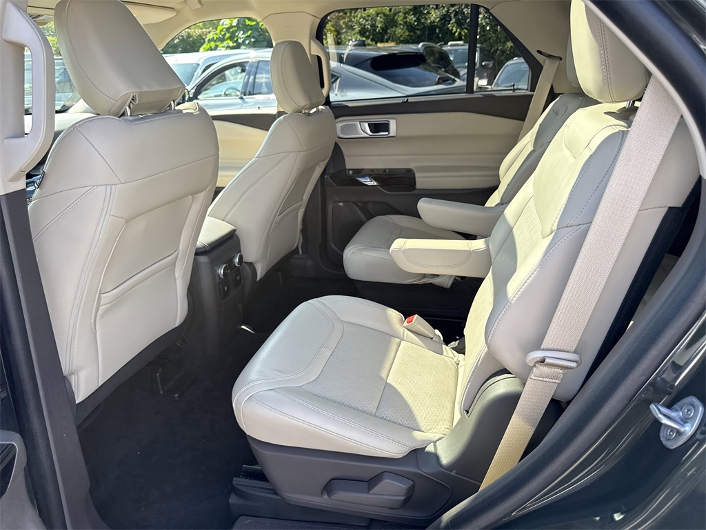 2025 Ford Explorer ST-Line photo 35