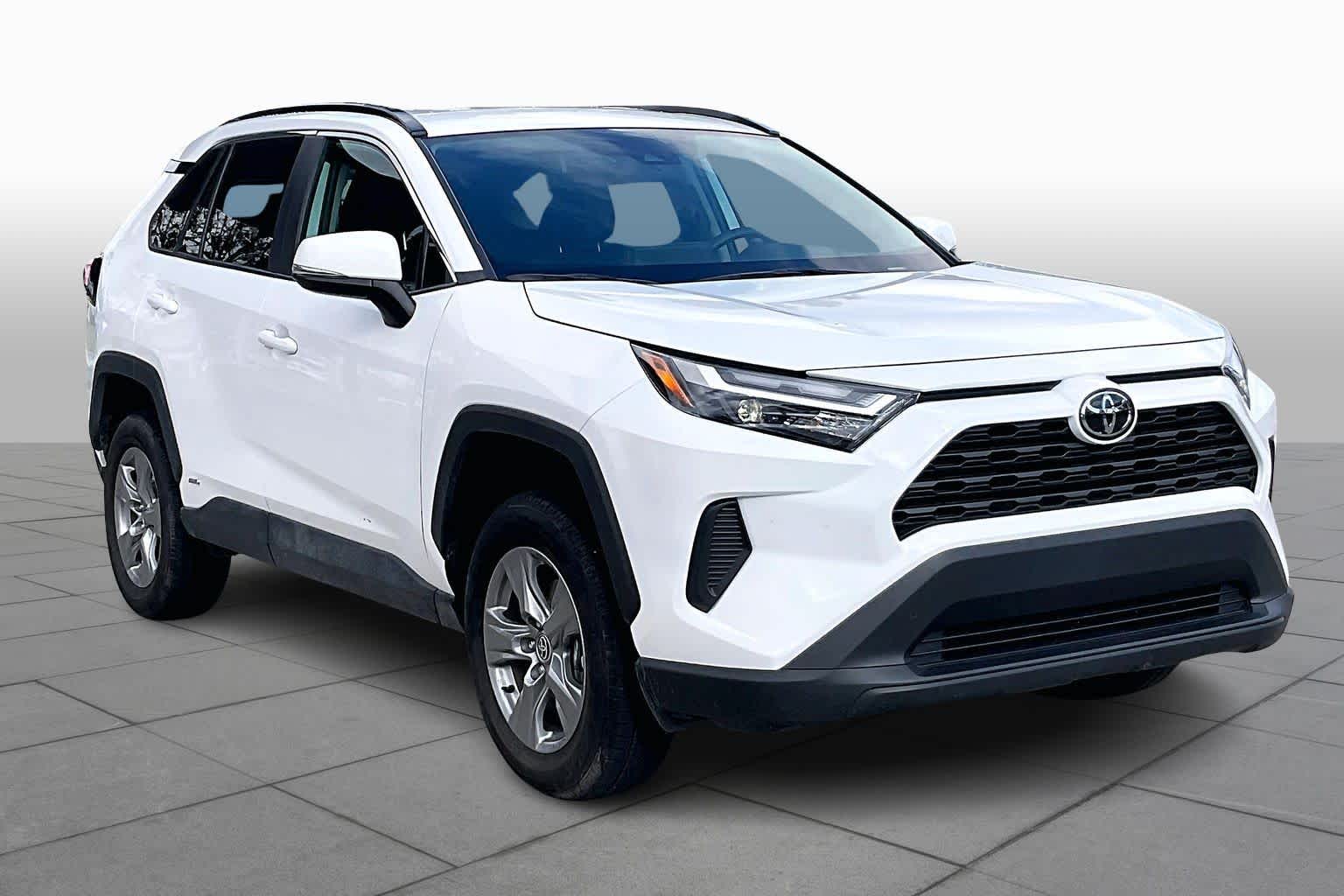 2025 Toyota RAV4 Hybrid XLE photo 2