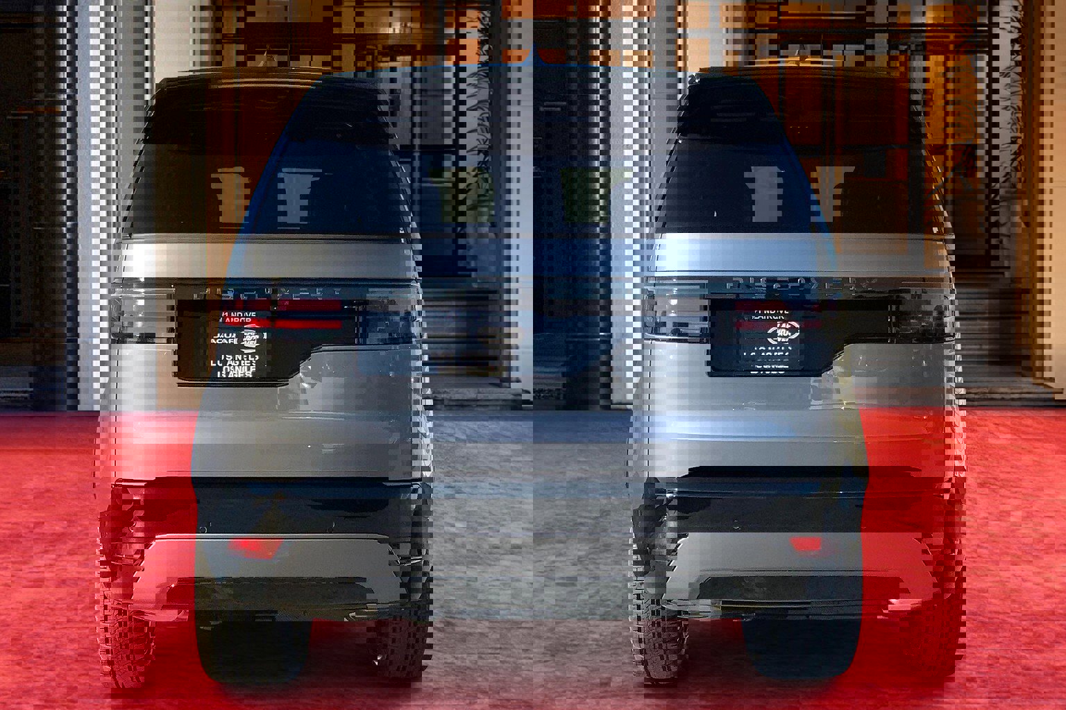 2025 Land Rover Discovery SE photo 3