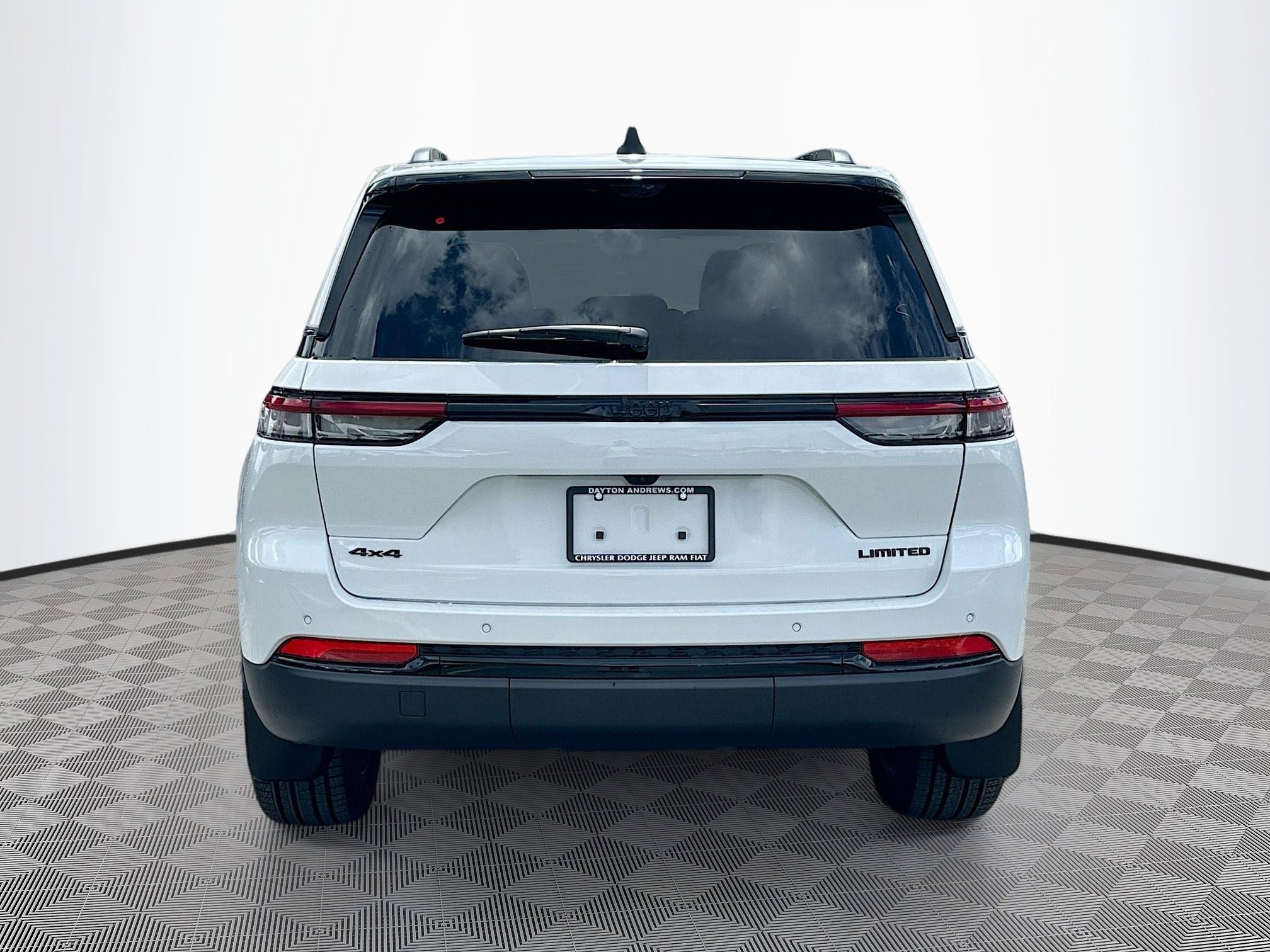 2025 Jeep Grand Cherokee Limited photo 3