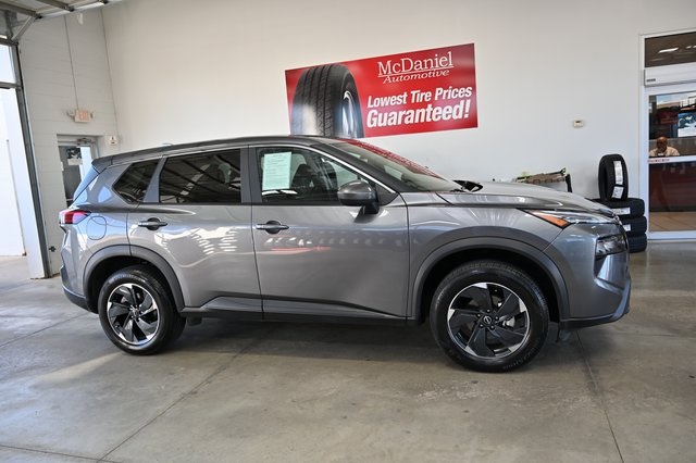 2024 Nissan Rogue SV photo 3