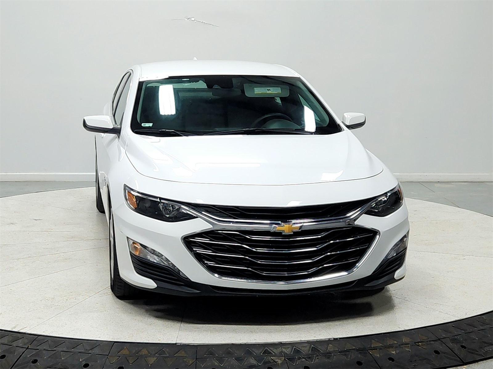 2024 Chevrolet Malibu 1LT photo 2