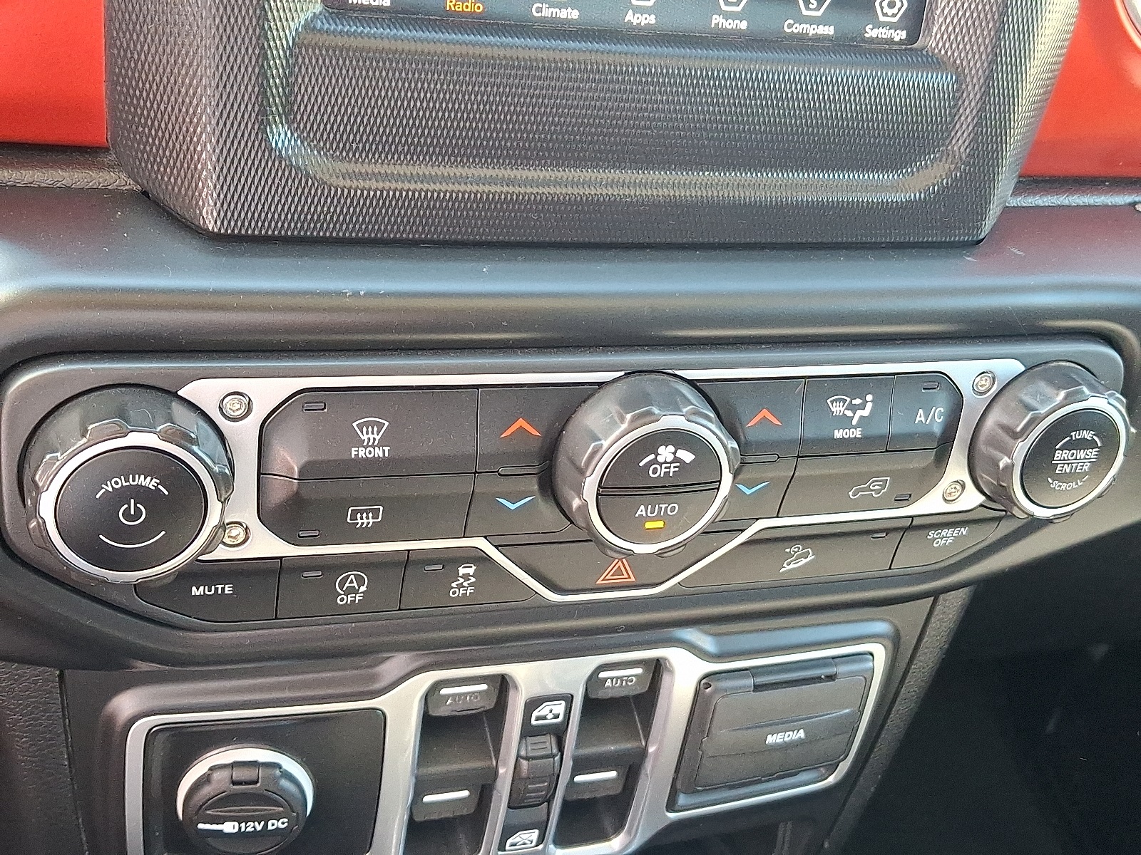 2018 Jeep Wrangler Unlimited Rubicon photo 16
