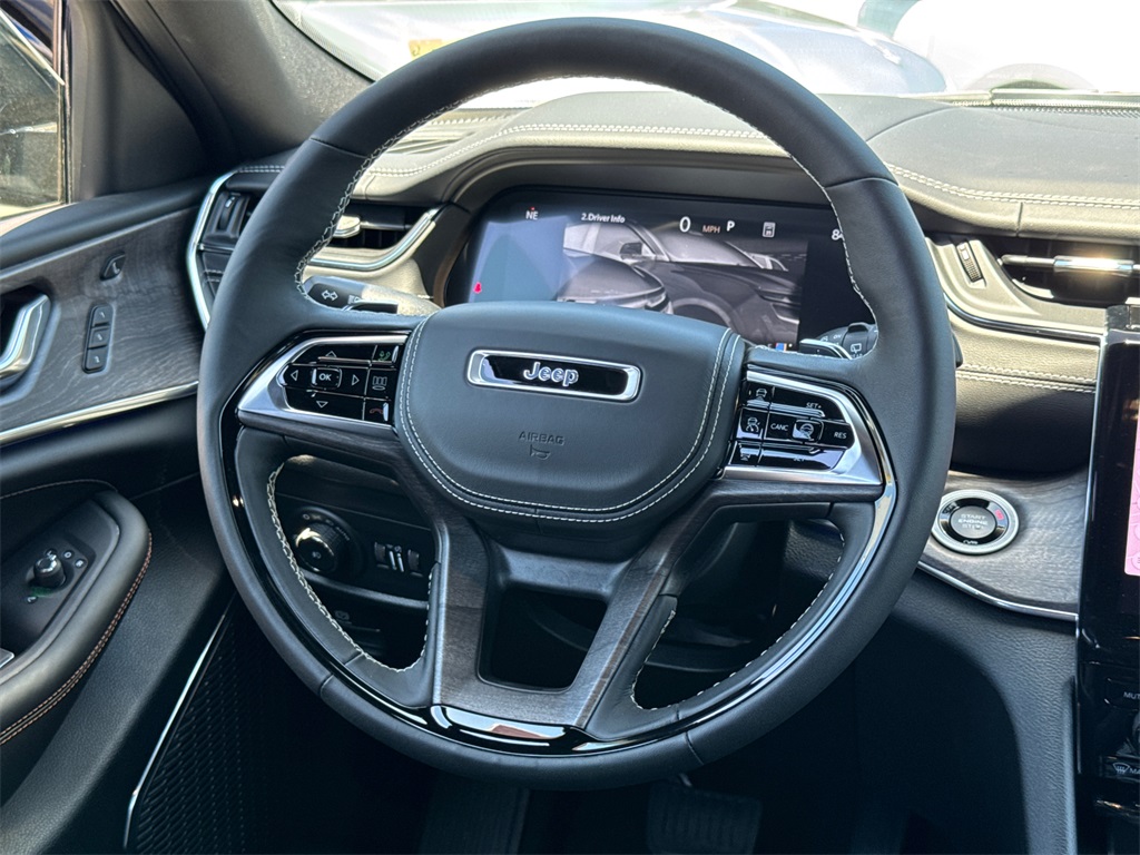 2025 Jeep Grand Cherokee Overland photo 21