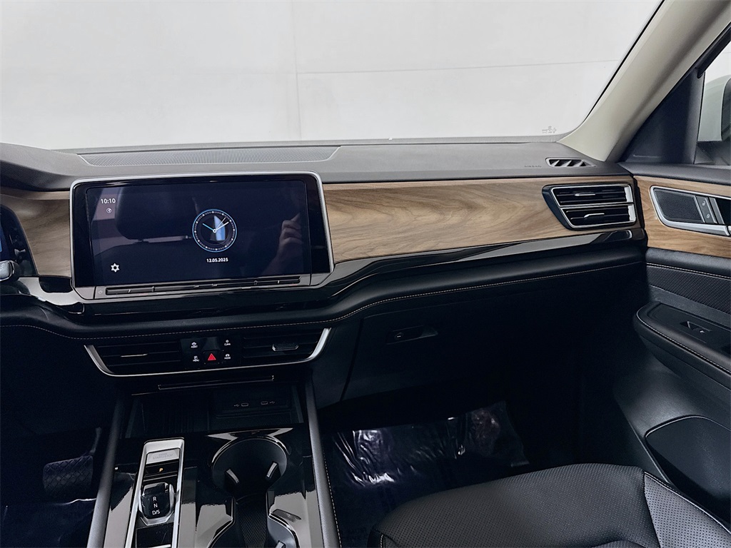 2025 Volkswagen Atlas SE Technology photo 8