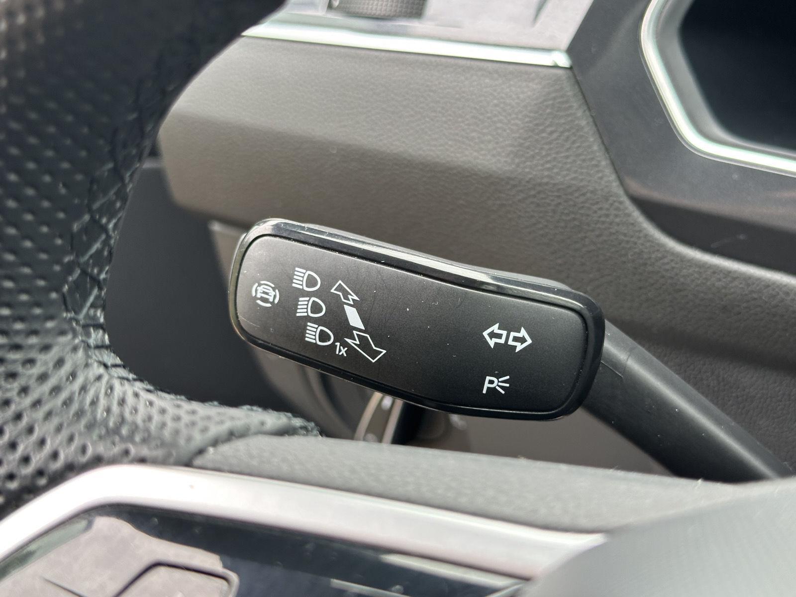 2022 Volkswagen Tiguan SE R-Line Black photo 18