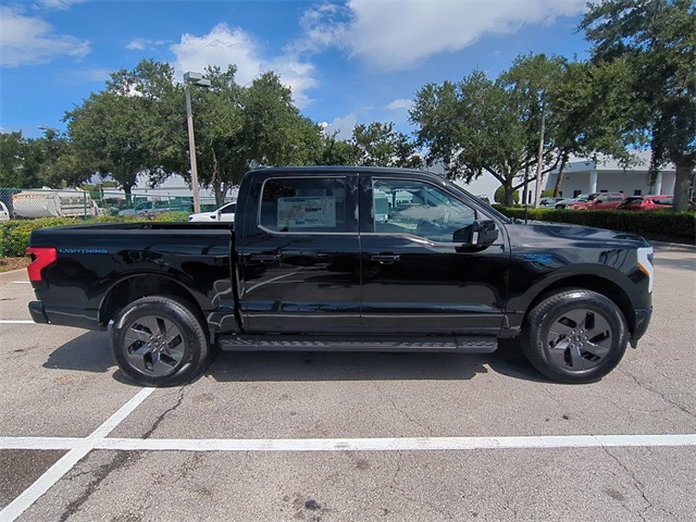 2025 Ford F-150 Lightning Lariat photo 3
