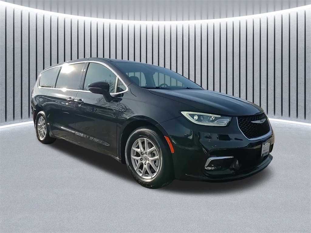 2024 Chrysler Pacifica Touring L's photo
