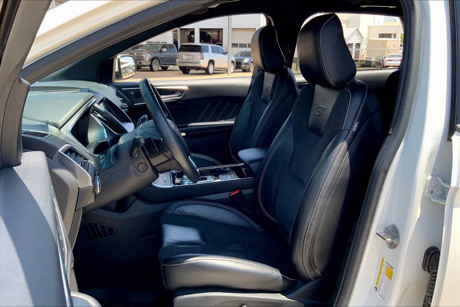 2020 Ford Edge ST photo 7