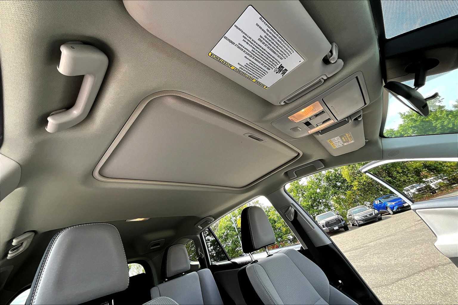 2018 Toyota RAV4 XLE photo 13