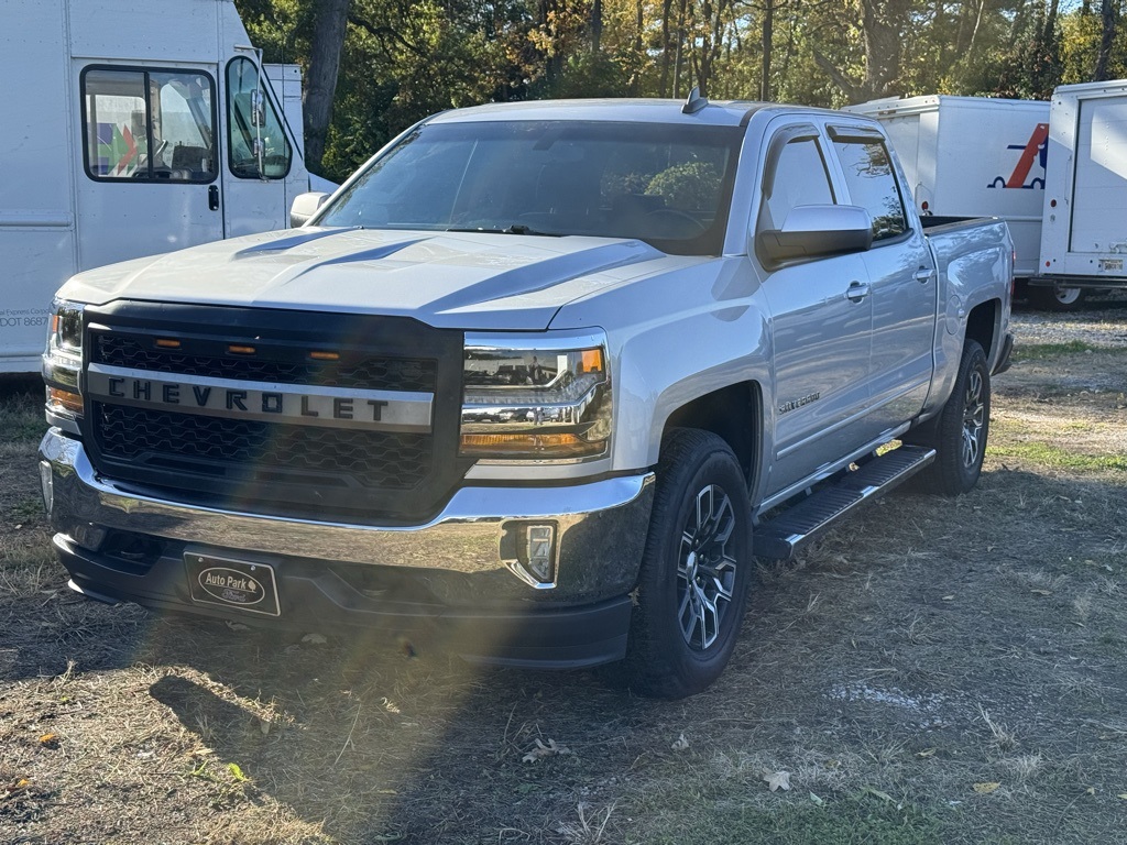 2018 Chevrolet Silverado 1500 LT photo 3