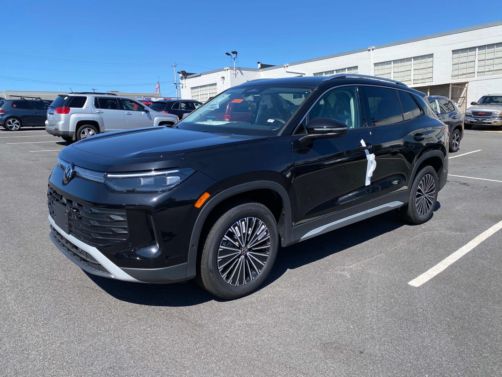 2025 Volkswagen Tiguan S's photo