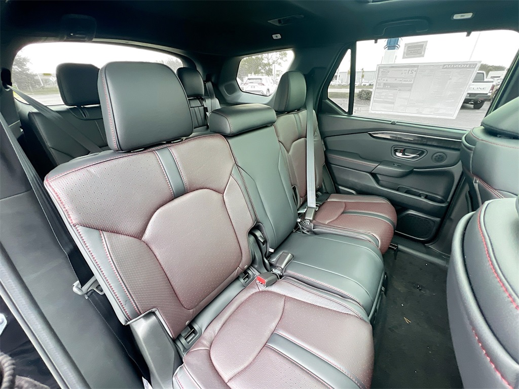 2025 Honda Pilot Black Edition photo 30