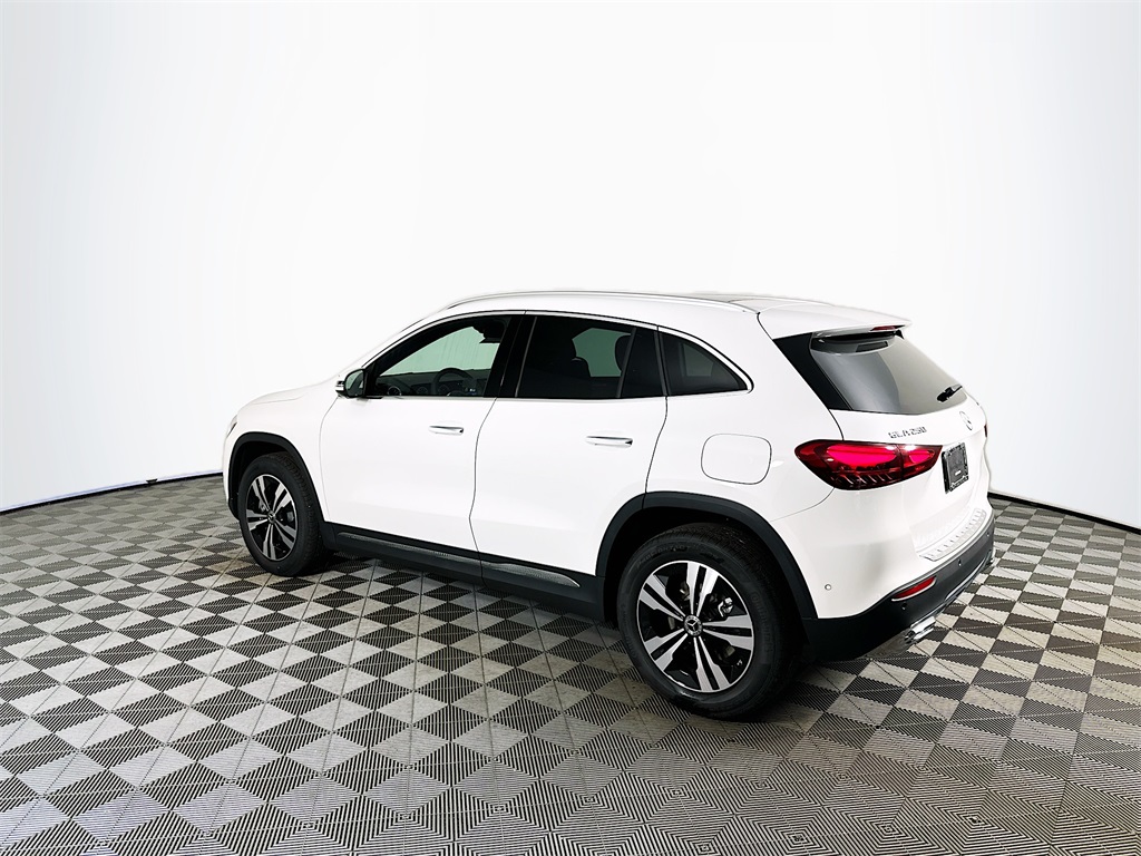 2026 Mercedes Benz GLA 250 4MATIC photo 4