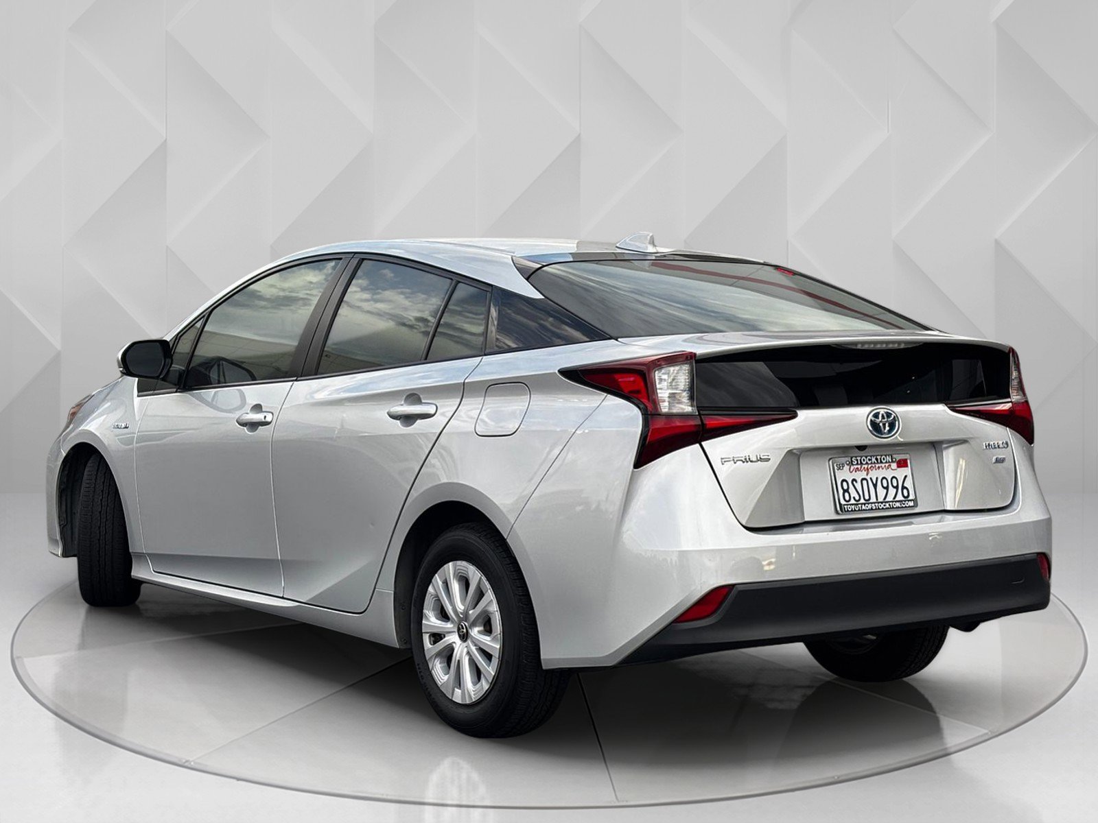 2020 Toyota Prius L Eco photo 3
