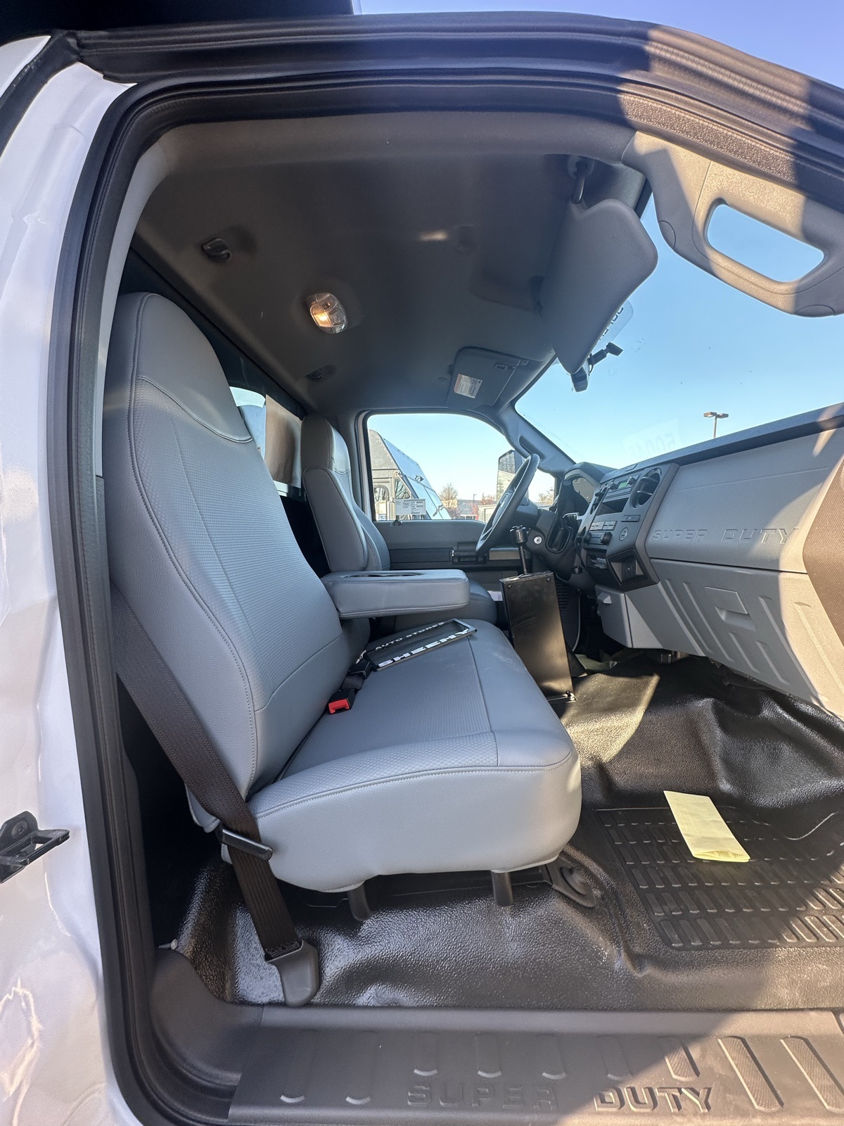 2025 Ford F-650 photo 3