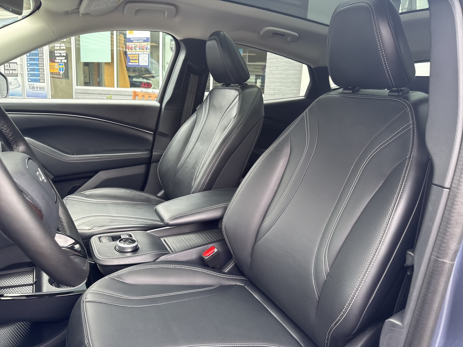 2021 Ford Mustang Mach-E Premium photo 7