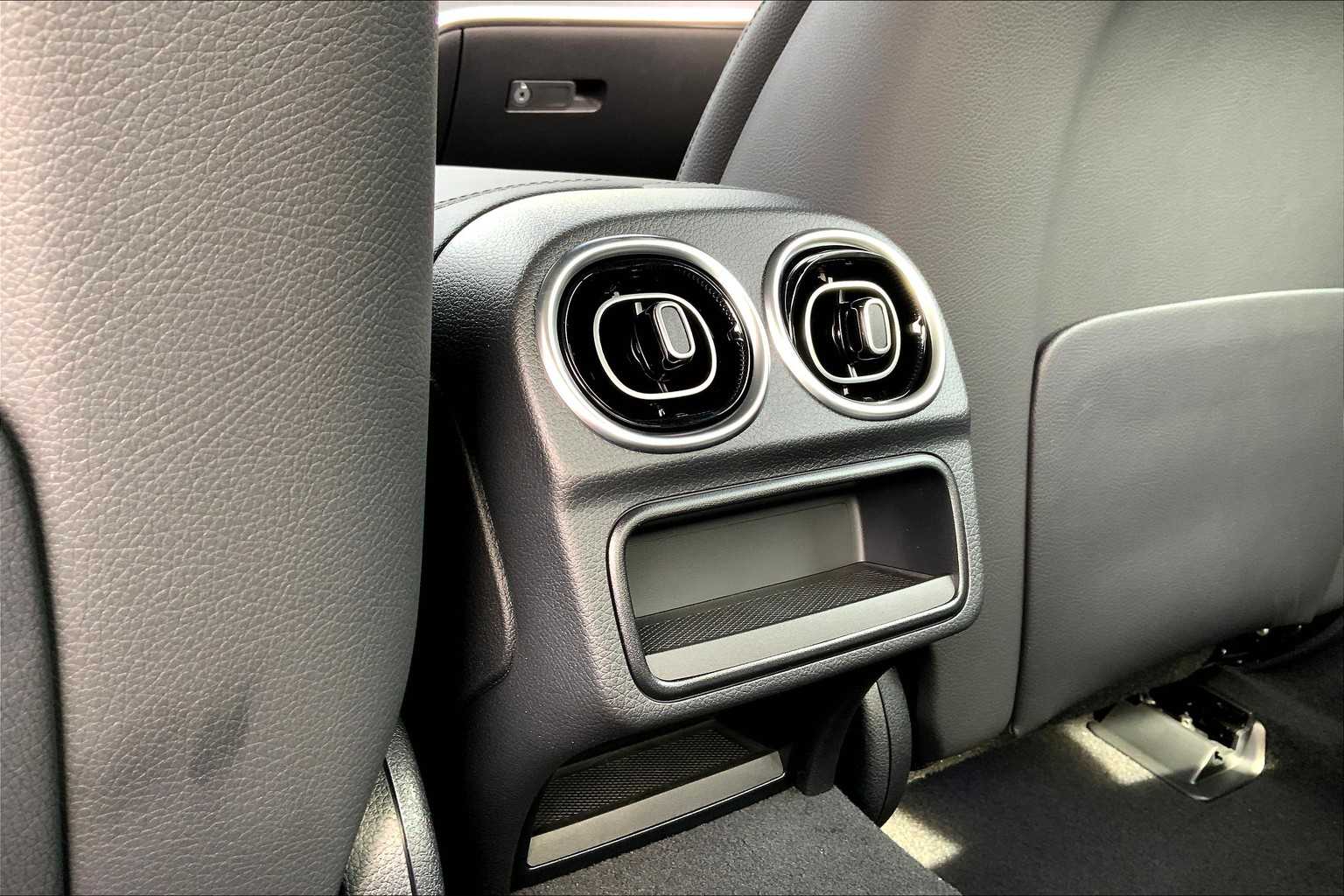 2025 Mercedes Benz C 300 photo 11