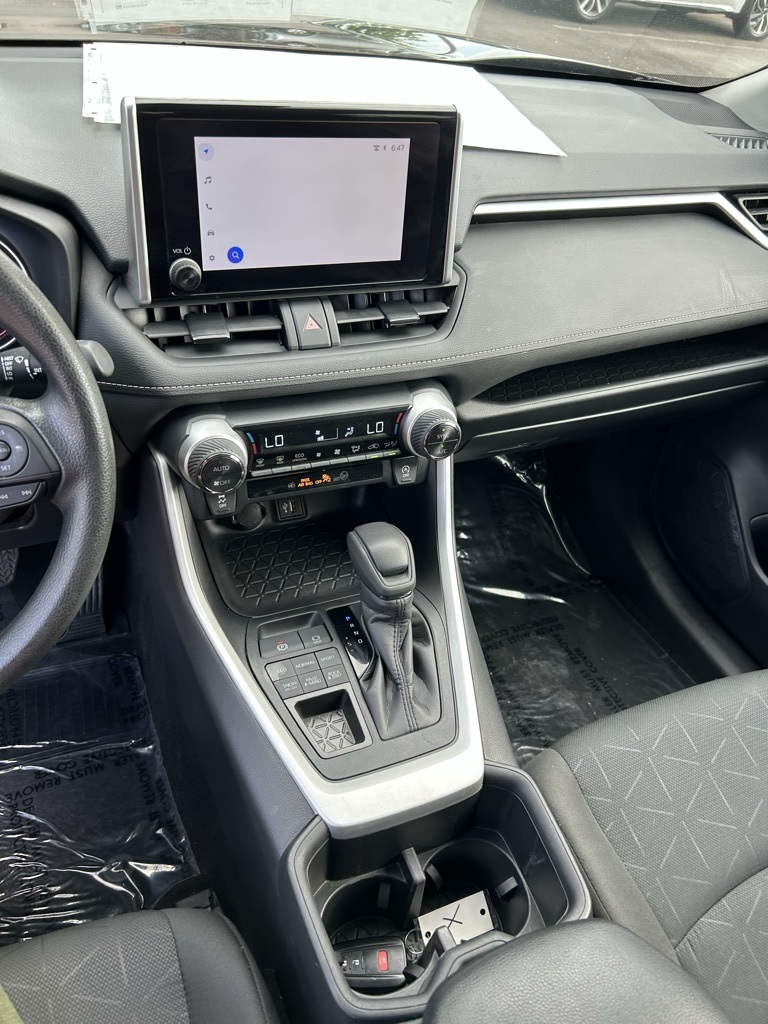 2024 Toyota RAV4 XLE photo 15