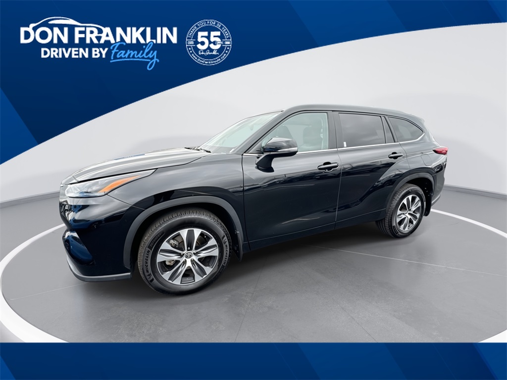 2024 Toyota Highlander LE's photo