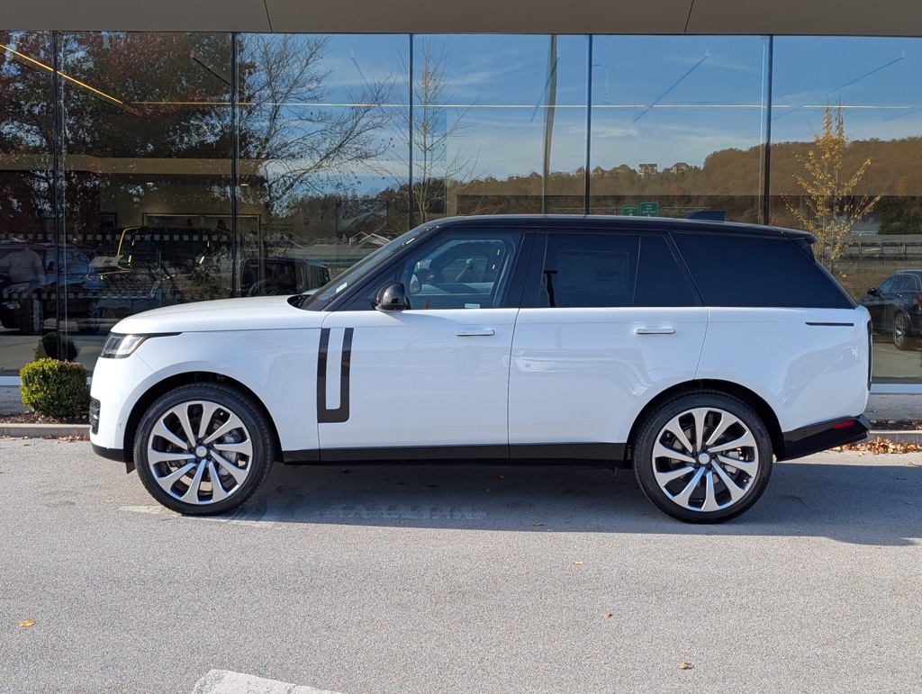 2025 Land Rover Range Rover SE photo 2