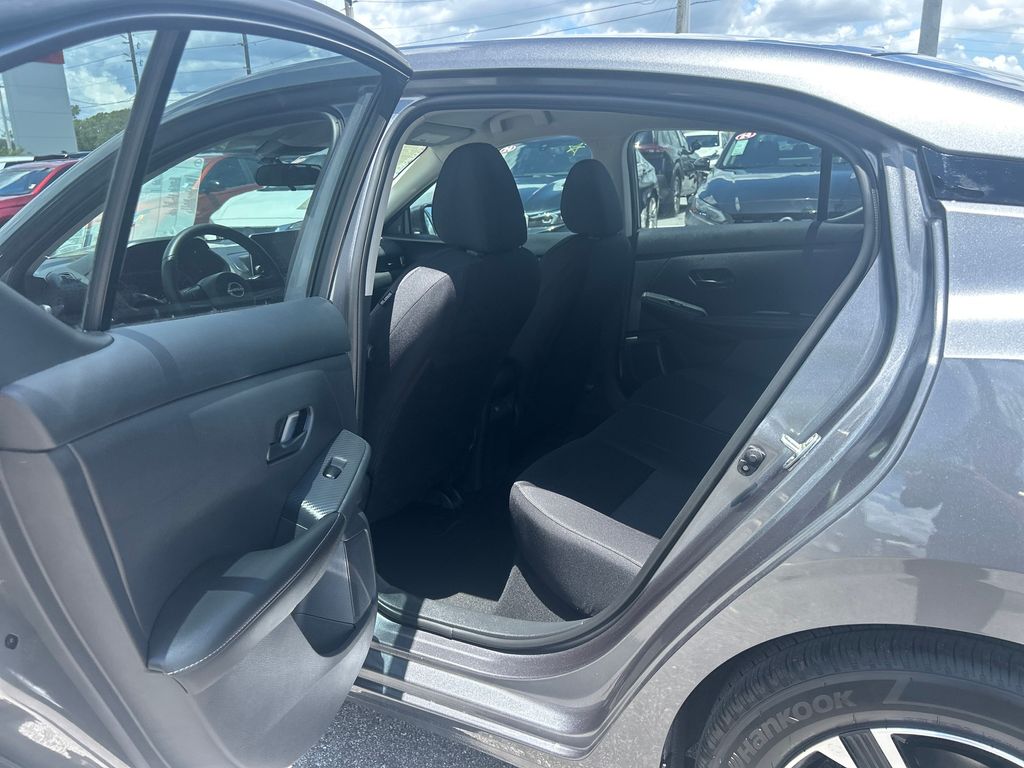2025 Nissan Sentra SV photo 13
