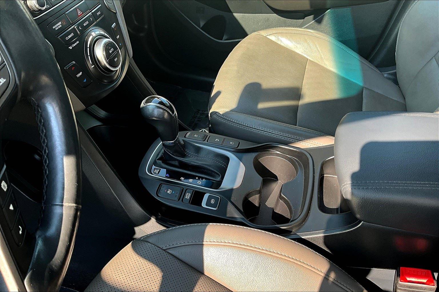 2017 Hyundai Santa Fe Limited Ultimate photo 12