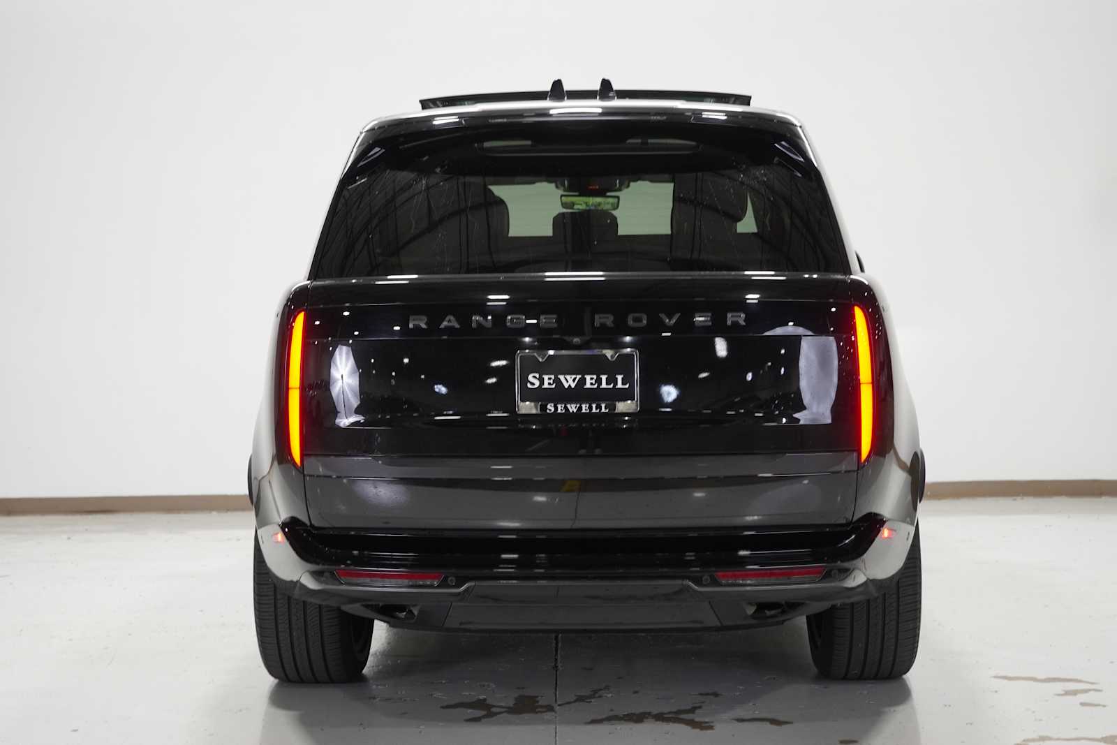 2024 Land Rover Range Rover SE photo 4