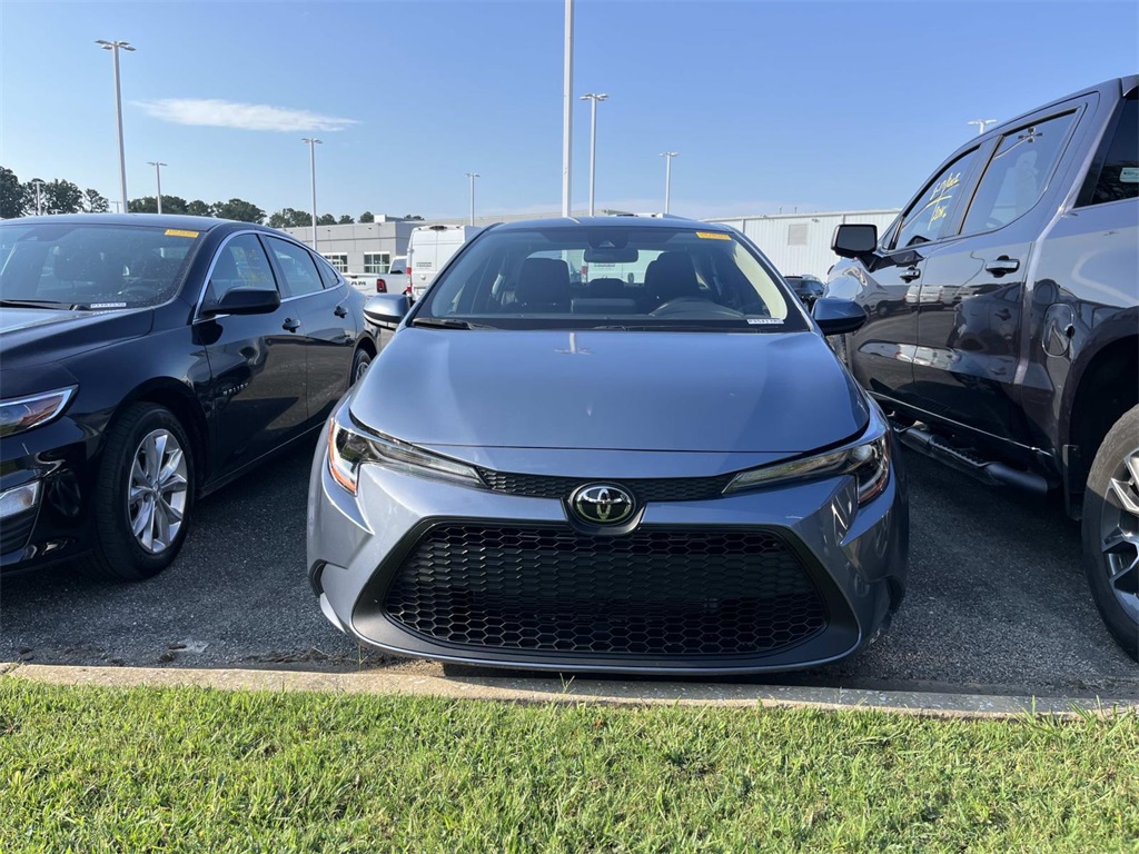 Used 2022 Toyota Corolla LE with VIN 5YFEPMAE7NP354128 for sale in Northfield, Minnesota