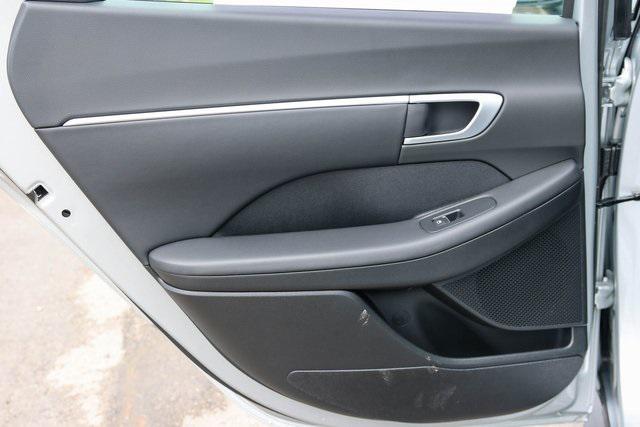 New 2025 Silver Hyundai SEL image 10