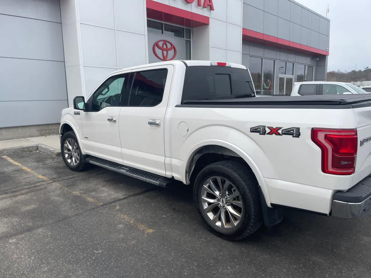 2016 Ford F-150 Lariat photo 2