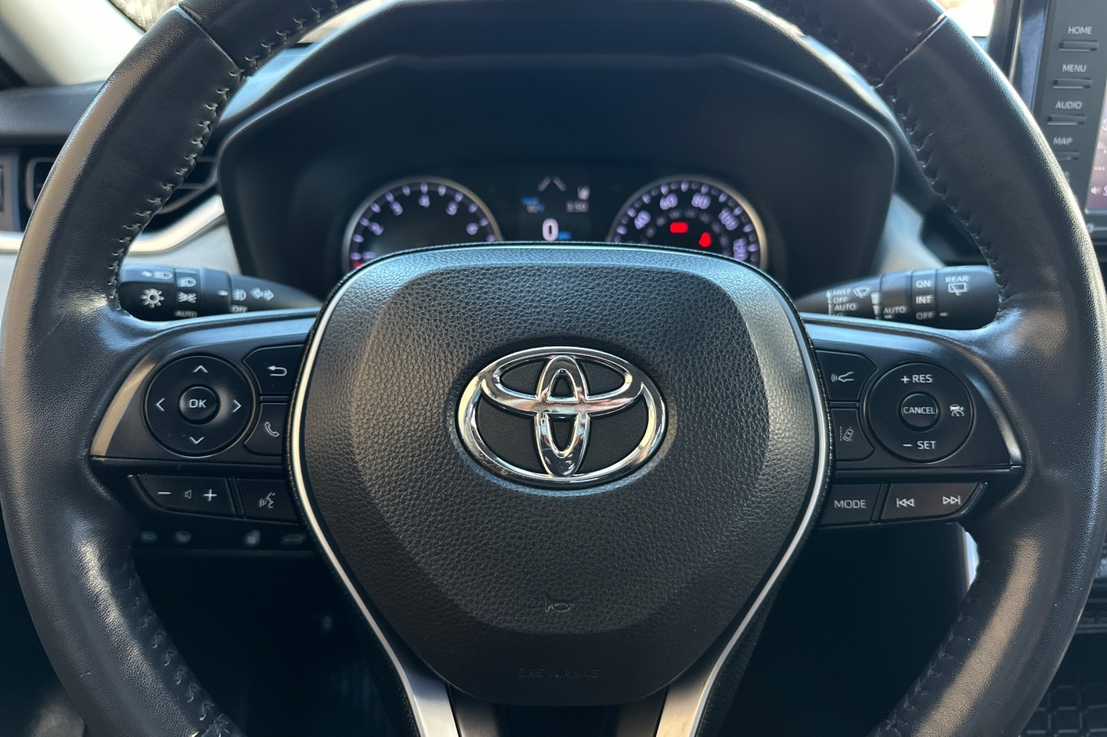 2020 Toyota RAV4 XLE Premium photo 21