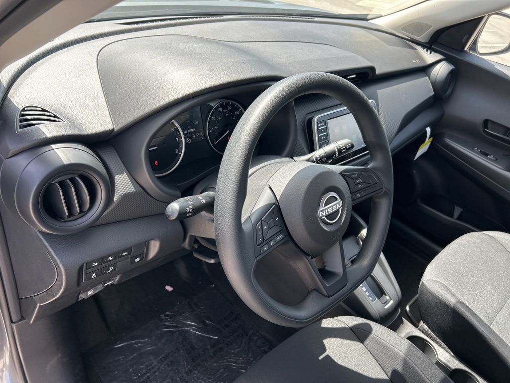 2025 Nissan Kicks Play S photo 14