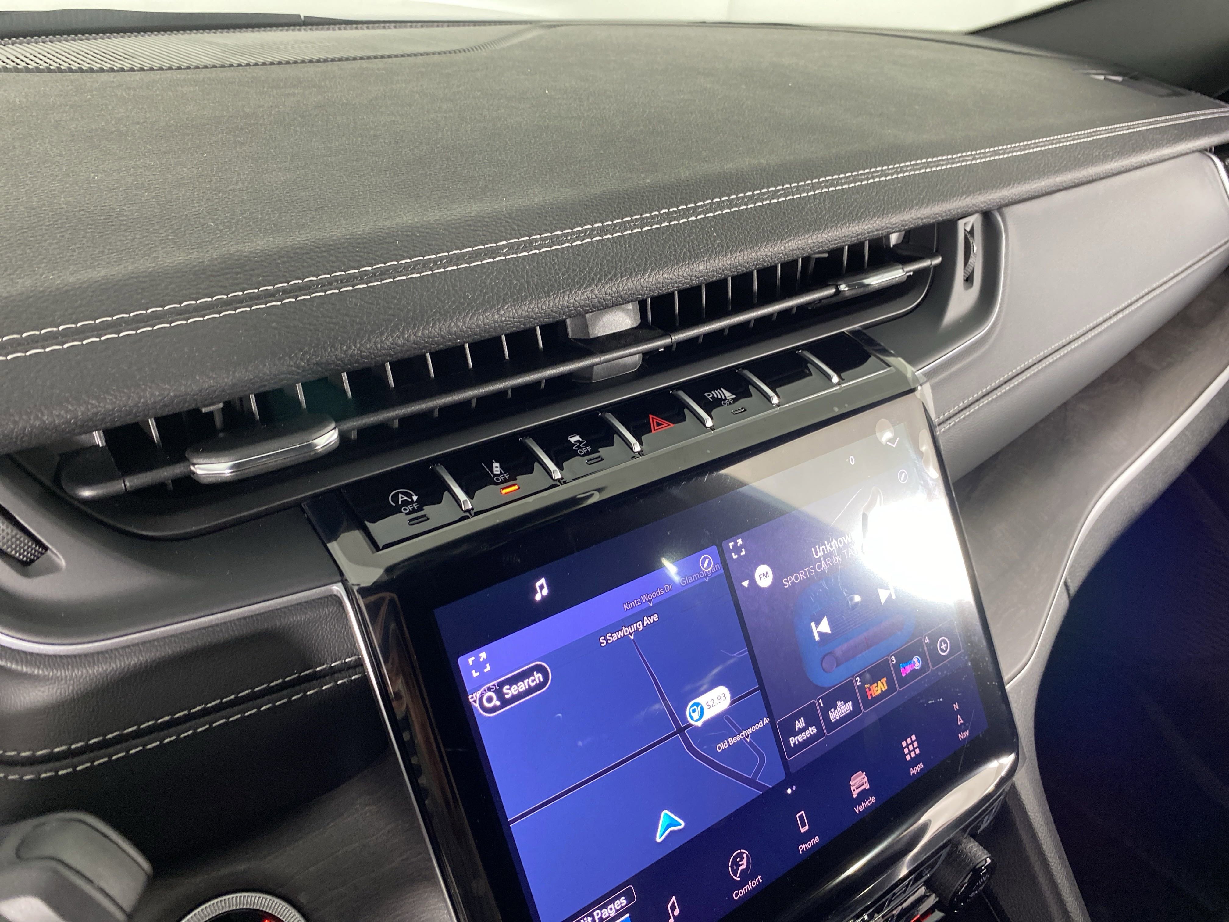 2025 Jeep Grand Cherokee Limited photo 9