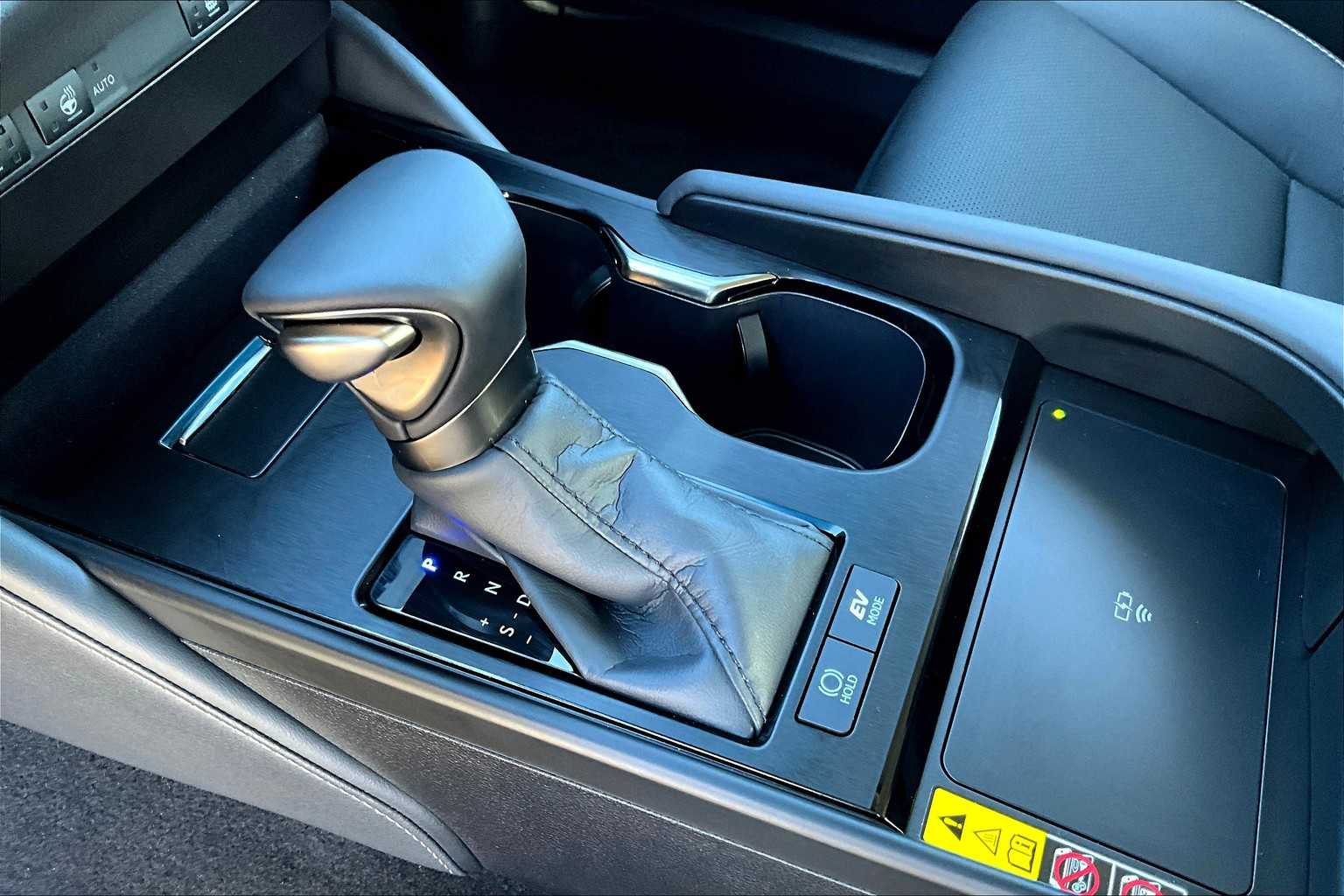 2025 Lexus ES 300h photo 14