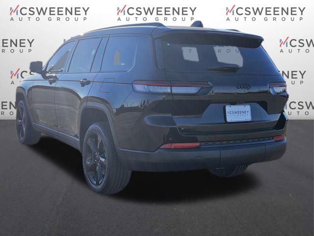 2025 Jeep Grand Cherokee Altitude photo 3