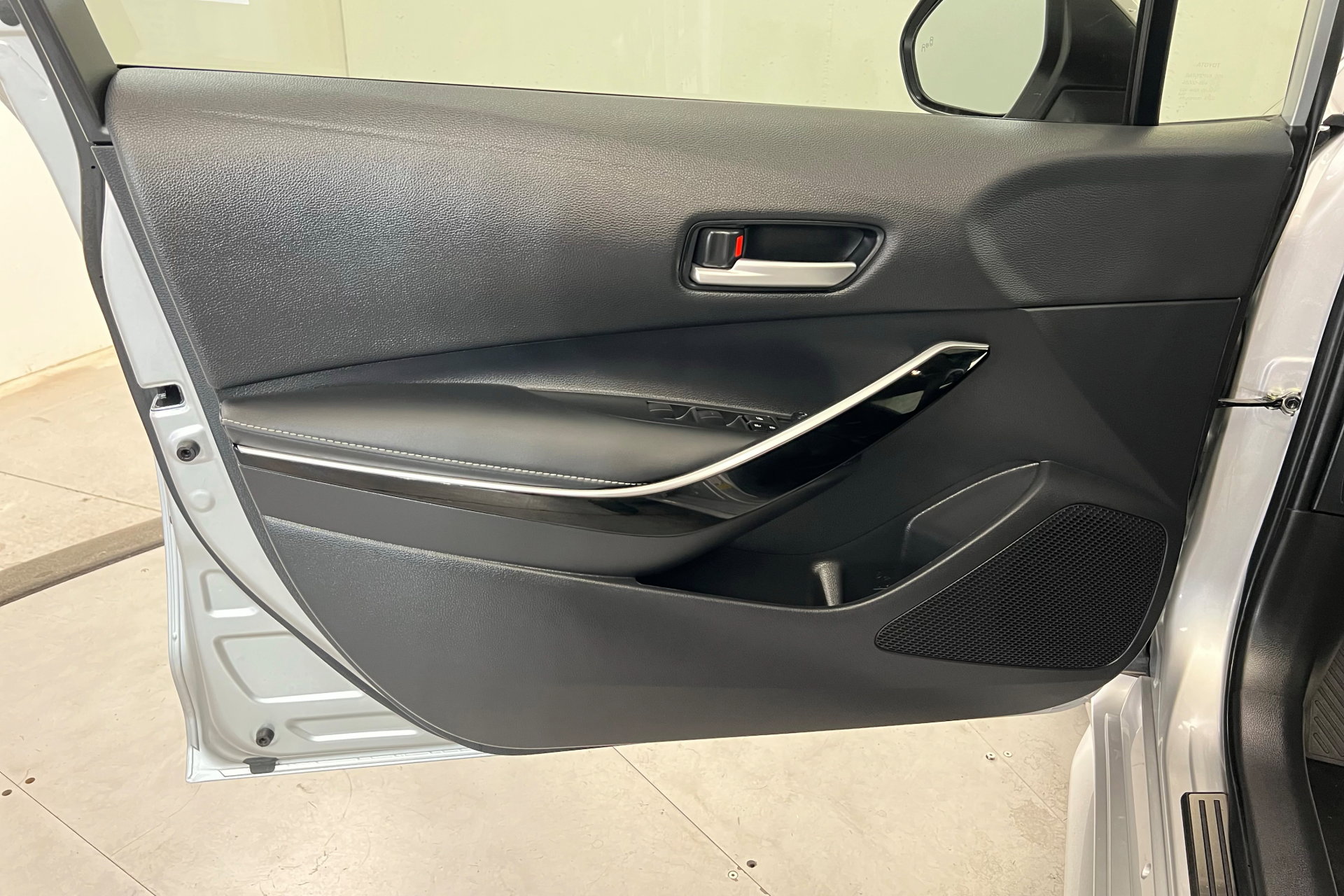 2024 Toyota Corolla Hybrid LE photo 14