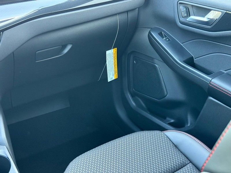 2025 Ford Escape ST-Line photo 11