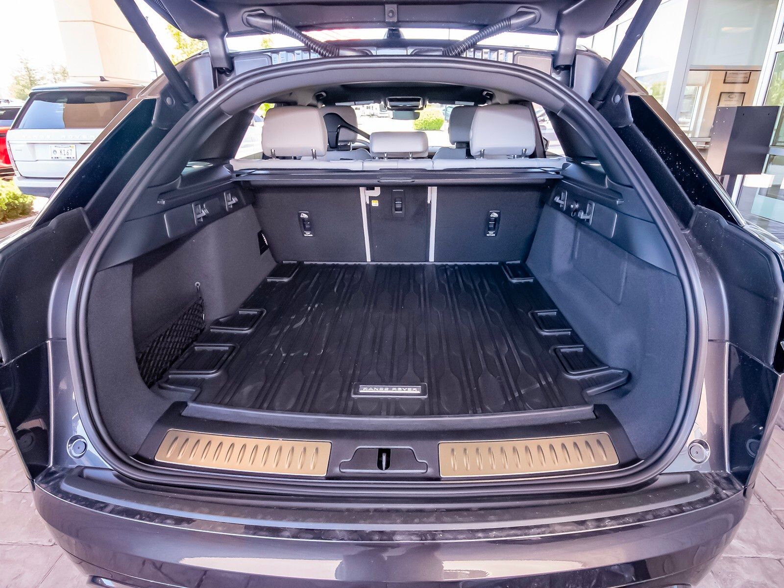 2026 Land Rover Range Rover Velar SE photo 45